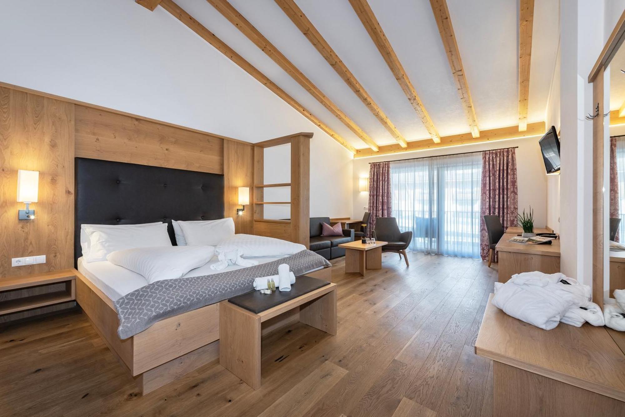 Hotel Langhof Natz-Schabs Екстериор снимка