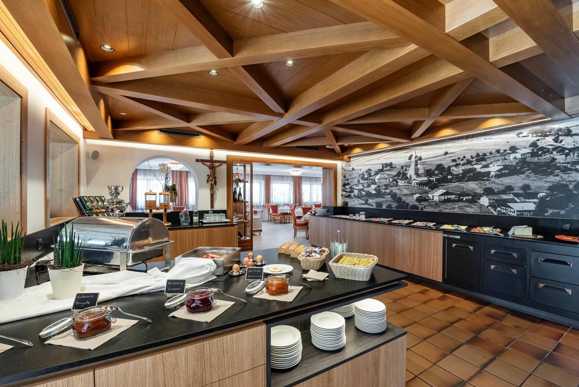 Hotel Langhof Natz-Schabs Екстериор снимка